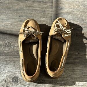 Light tan sperrys. Size 8.5